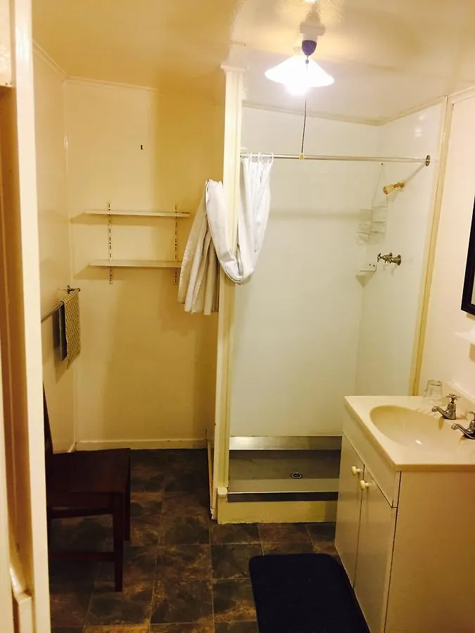 Golden Springs Motel, Holiday Park
