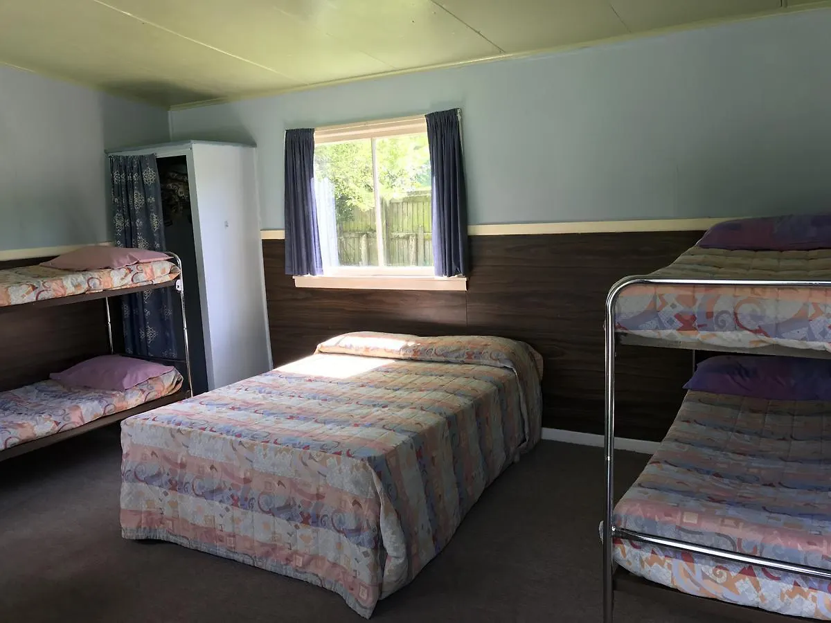 Golden Springs Motel, Holiday Park