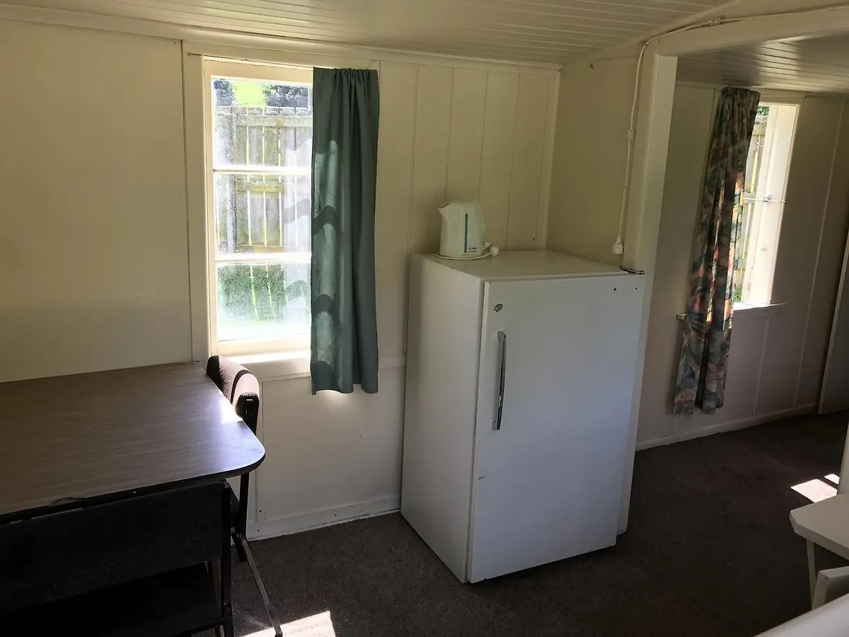Golden Springs Motel, Holiday Park